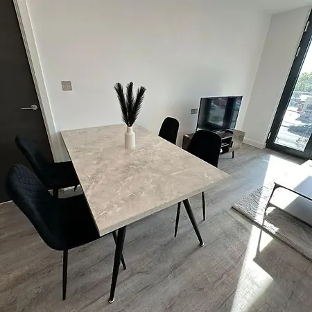 Luxury Apartment *